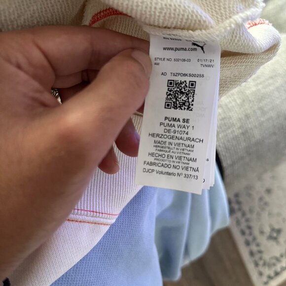 Cream Puma sweatshirt with red accents - Picture 5 of 5